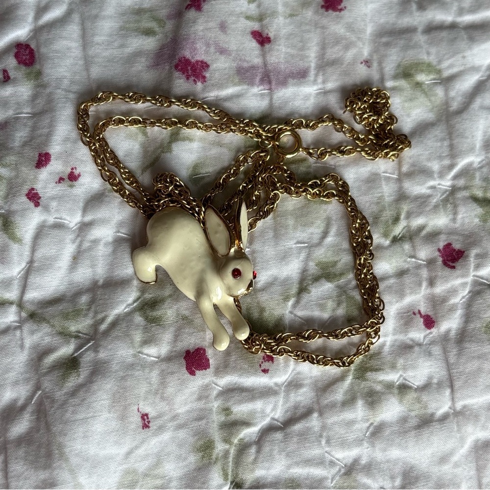 White rabbit necklace gold red eyes enamel bunny pendant long chain wonderland - Picture 3 of 10